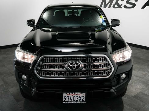 Used 2017 Toyota Tacoma TRD Sport RWD image 6