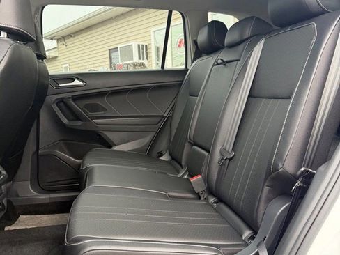 Used 2023 Volkswagen Tiguan SE w/ Panoramic Sunroof Package image 11