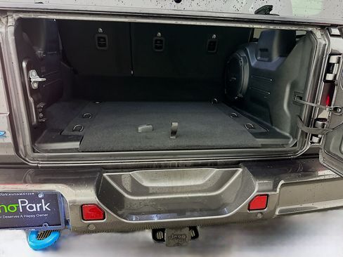 Used 2021 Jeep Wrangler Unlimited Sahara AWD/4WD image 30
