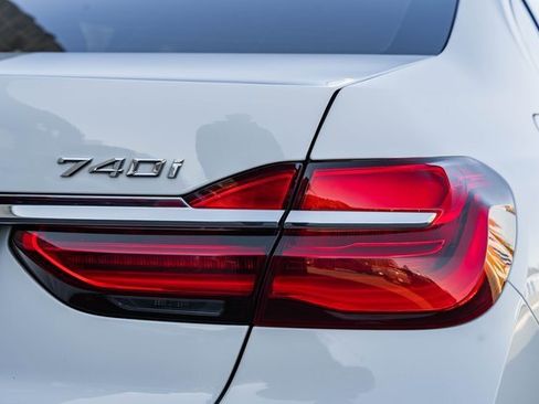 Used 2019 BMW 740i 740i w/ M Sport Package image 7