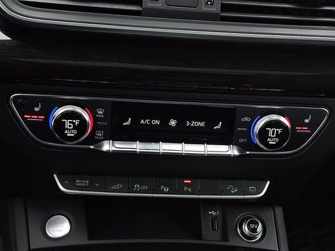 Used 2020 Audi Q5 e Prestige w/ Prestige Package image 16