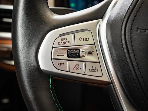 Used 2022 BMW ALPINA B7 xDrive image 29