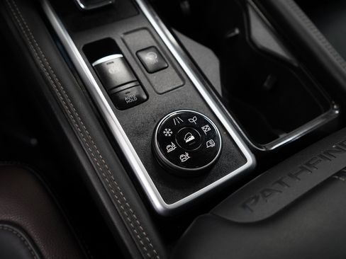 Used 2022 Nissan Pathfinder Platinum w/ Cargo Package image 22