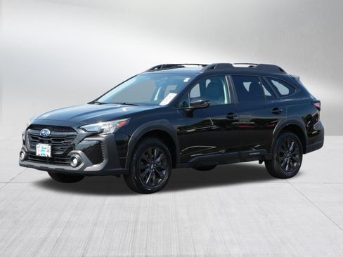 Certified 2025 Subaru Outback Onyx Edition w/ Tech Package 3 AWD/4WD image 3