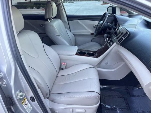 Used 2011 Toyota Venza w/ Leather Pkg image 17