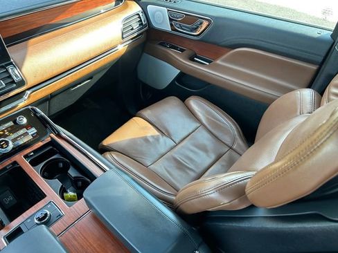 Used 2022 Lincoln Navigator Reserve image 16