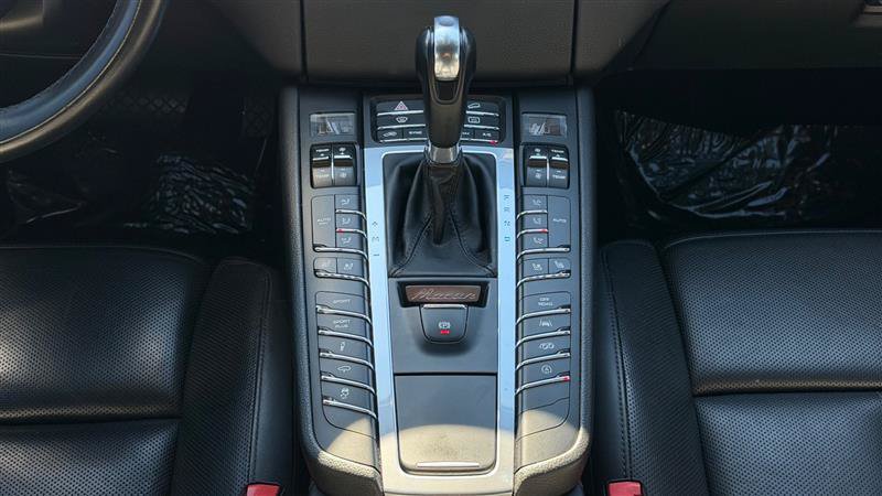 Used 2018 Porsche Macan GTS w/ Premium Package Plus AWD/4WD image 30