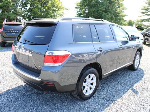 Used 2013 Toyota Highlander Plus AWD/4WD image 7