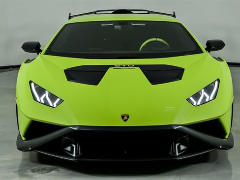 Used 2023 Lamborghini Huracan STO RWD image 5