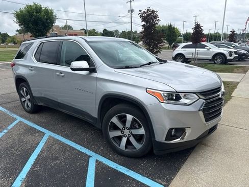 Used 2021 Chevrolet Traverse LT w/ LT Premium Package AWD/4WD image 1