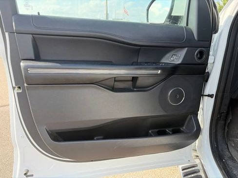 Used 2019 Ford Expedition XLT w/ Equipment Group 202A AWD/4WD image 9