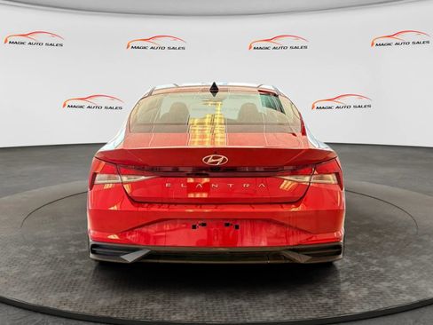 Used 2022 Hyundai Elantra SEL FWD image 6