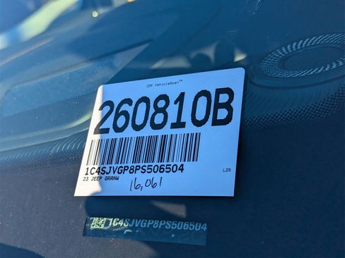 Used 2023 Jeep Grand Wagoneer Series III image 12