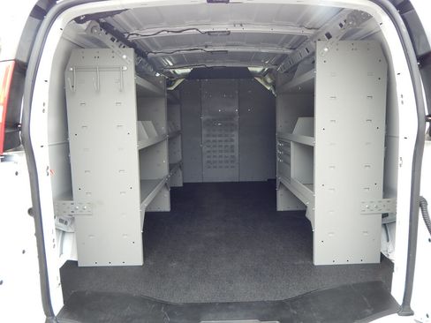 Used 2021 Chevrolet Express 2500 RWD image 3
