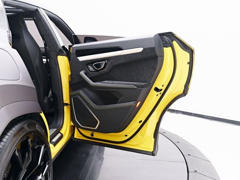 Used 2021 Lamborghini Urus image 30