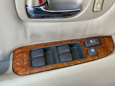 Used 2005 Lexus LS 430 RWD image 13