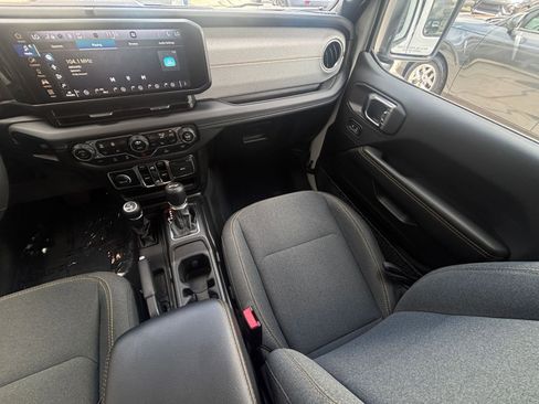 Used 2025 Jeep Wrangler Unlimited Sahara AWD/4WD image 35