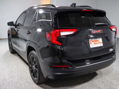 Used 2023 GMC Terrain SLT w/ Elevation Edition FWD image 9