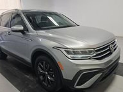 Used 2024 Volkswagen Tiguan SE FWD image 21