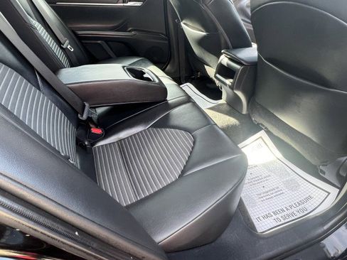 Used 2023 Toyota Camry SE image 11