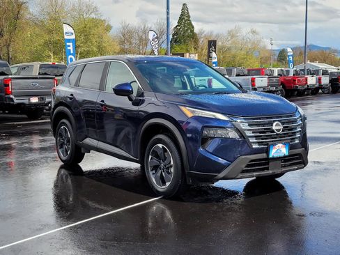 Used 2025 Nissan Rogue SV FWD image 3