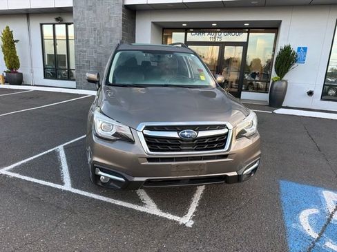Used 2018 Subaru Forester 2.5i Touring AWD/4WD image 2