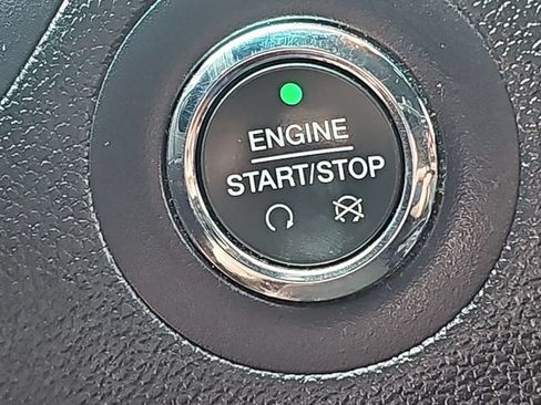 Used 2016 Ford Explorer XLT w/ Equipment Group 202A AWD/4WD image 18