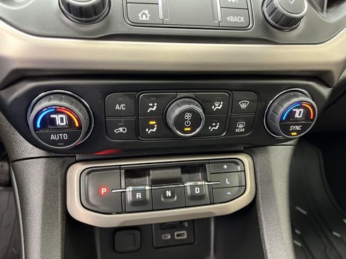 Certified 2023 GMC Acadia Denali w/ Denali Ultimate Package AWD/4WD image 25