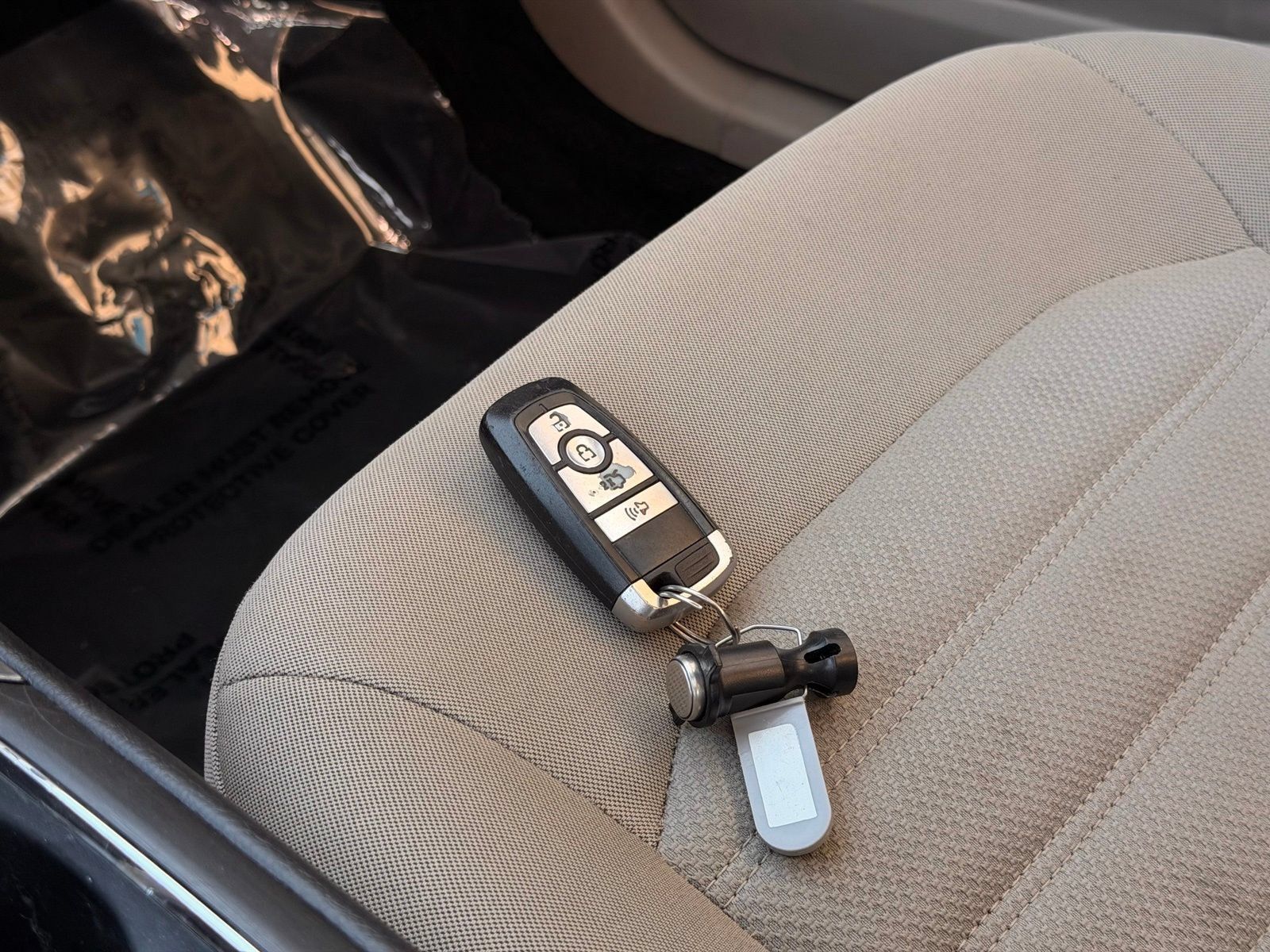 Used 2017 Ford Fusion SE FWD image 33
