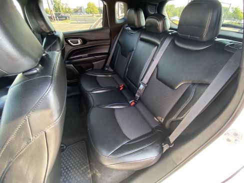 Used 2025 Jeep Compass Latitude w/ Convenience Group AWD/4WD image 21