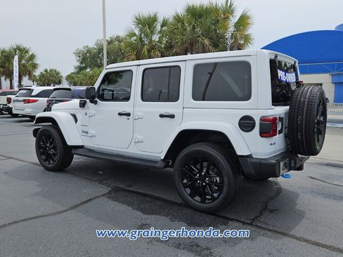 Used 2023 Jeep Wrangler Unlimited Sahara AWD/4WD image 3