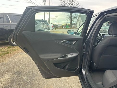 Used 2023 Chevrolet Malibu LT FWD image 17