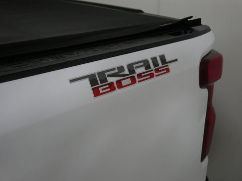 Used 2020 Chevrolet Silverado 1500 LT Trail Boss image 12