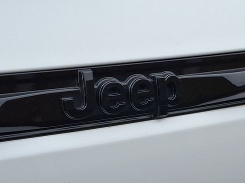 Used 2023 Jeep Grand Cherokee Altitude image 29