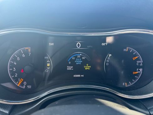 Used 2020 Jeep Grand Cherokee Laredo AWD/4WD image 27