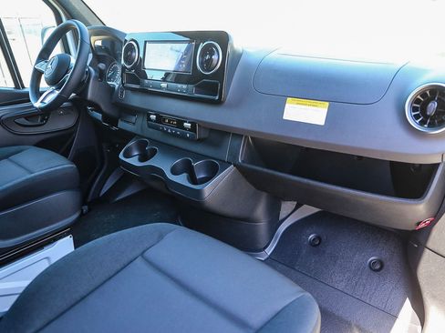 New 2024 Mercedes-Benz eSprinter 170 Cargo image 12