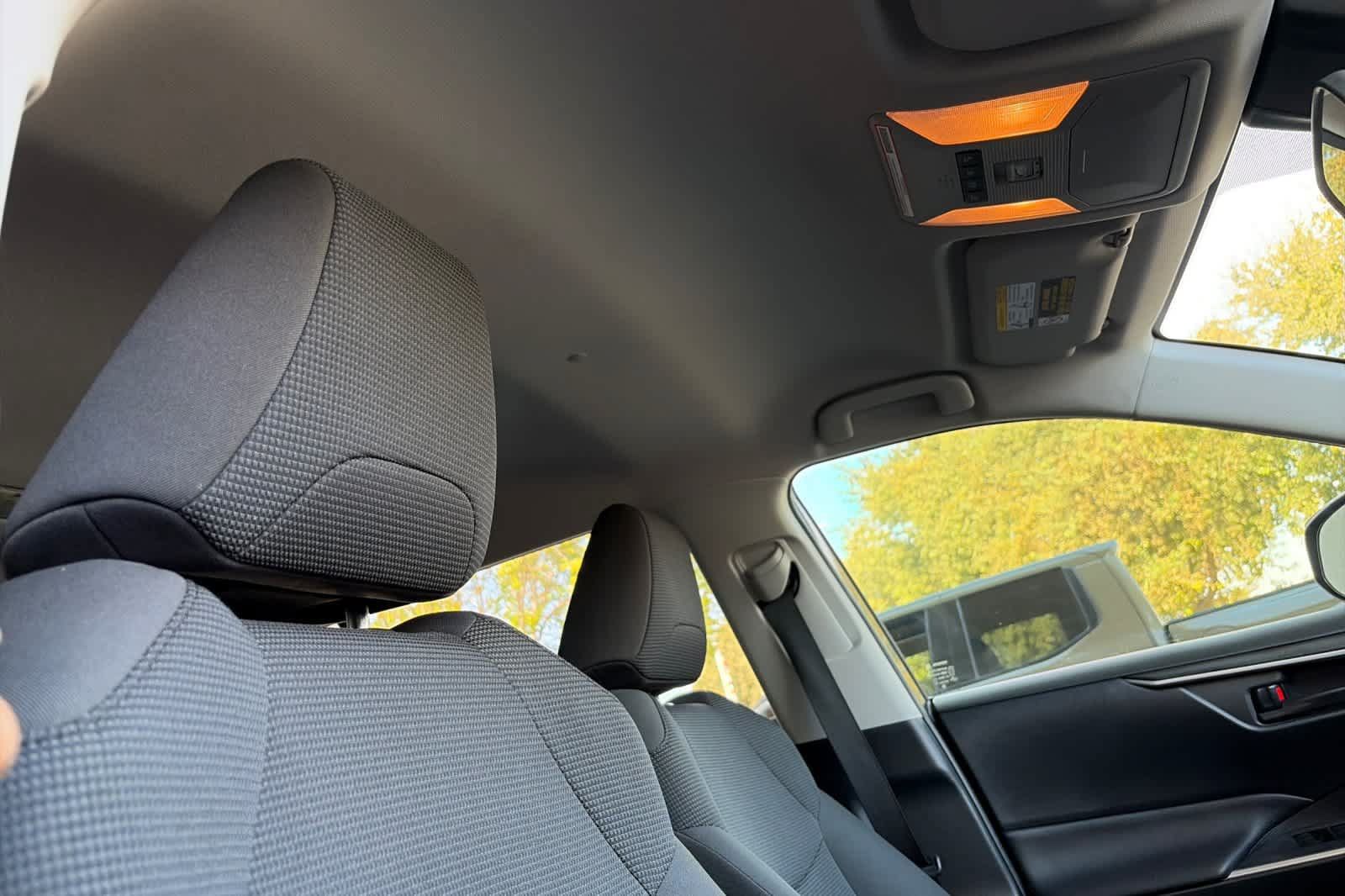 Used 2019 Toyota RAV4 LE FWD image 17
