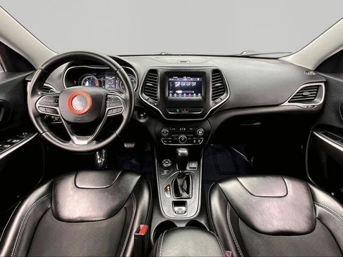 Used 2019 Jeep Cherokee Latitude Plus image 16