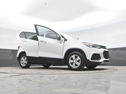 Used 2019 Chevrolet Trax LT w/ LT Convenience Package FWD image 56