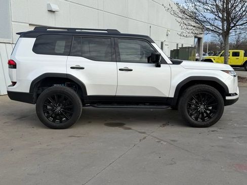 Used 2024 Lexus GX 550 AWD/4WD image 2