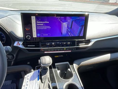 New 2026 Toyota Sienna XLE Woodland Edition AWD/4WD image 15