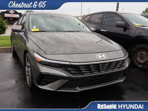 Certified 2026 Hyundai Elantra Limited FWD image 2