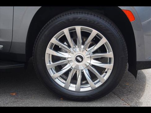 Used 2021 Cadillac Escalade ESV Premium Luxury w/ LPO, Illumination Package image 9