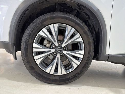 Used 2023 Nissan Rogue SV image 8