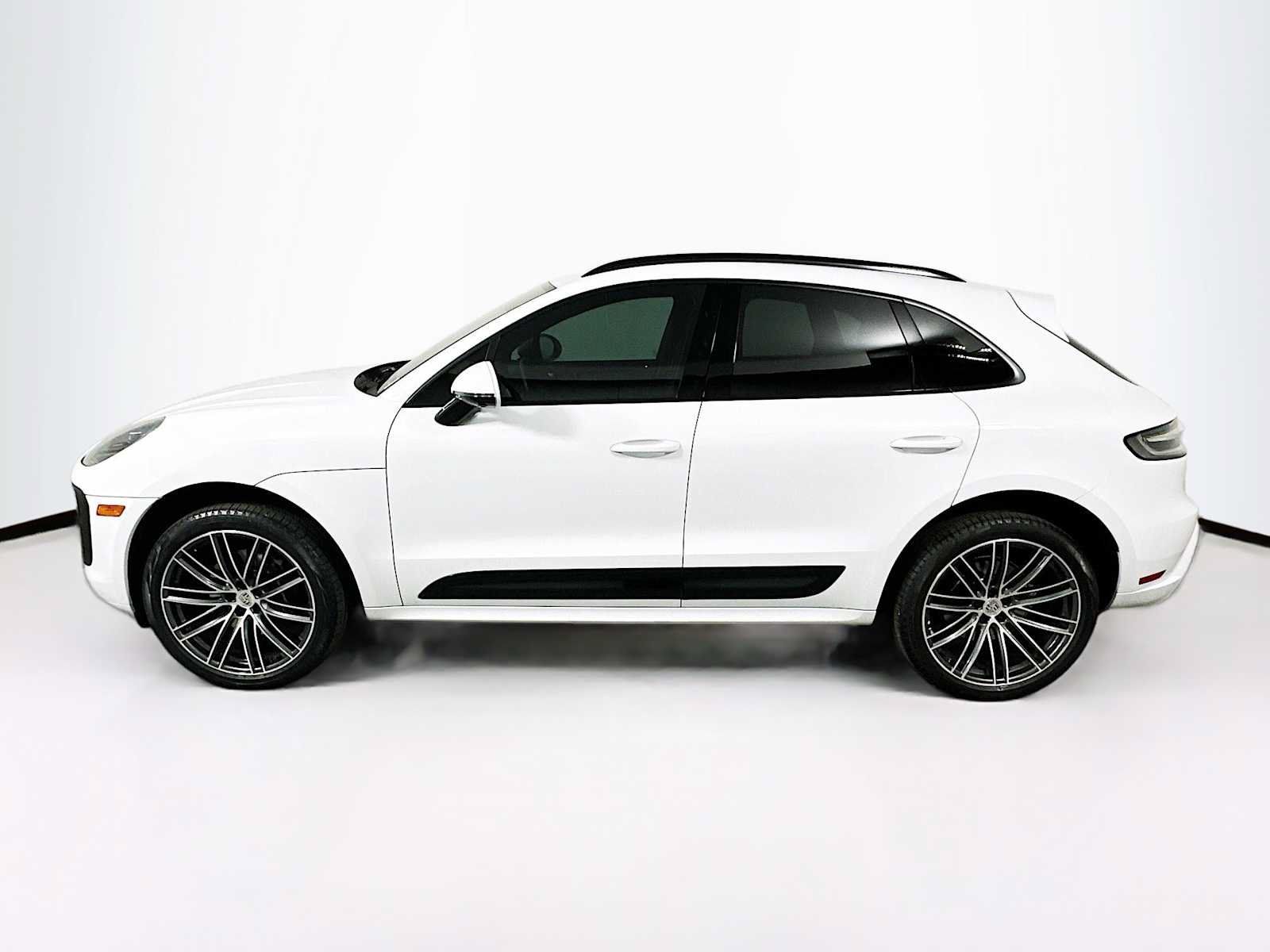 Certified 2025 Porsche Macan AWD/4WD image 2