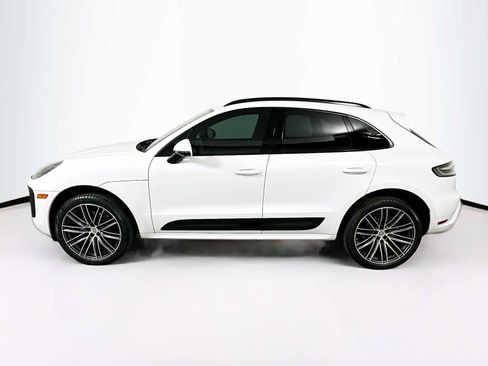 Certified 2025 Porsche Macan image 2