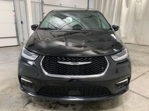 Used 2024 Chrysler Pacifica Touring-L FWD image 31