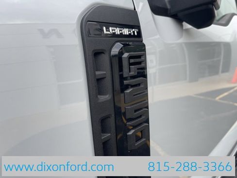New 2026 Ford F250 Lariat w/ Black Appearance Package image 27