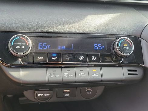 Used 2025 Hyundai Elantra Sport image 11