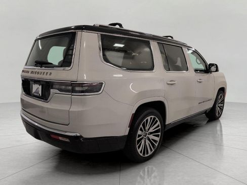 Used 2022 Jeep Grand Wagoneer Series III w/ HD Trailer Tow Package AWD/4WD image 19